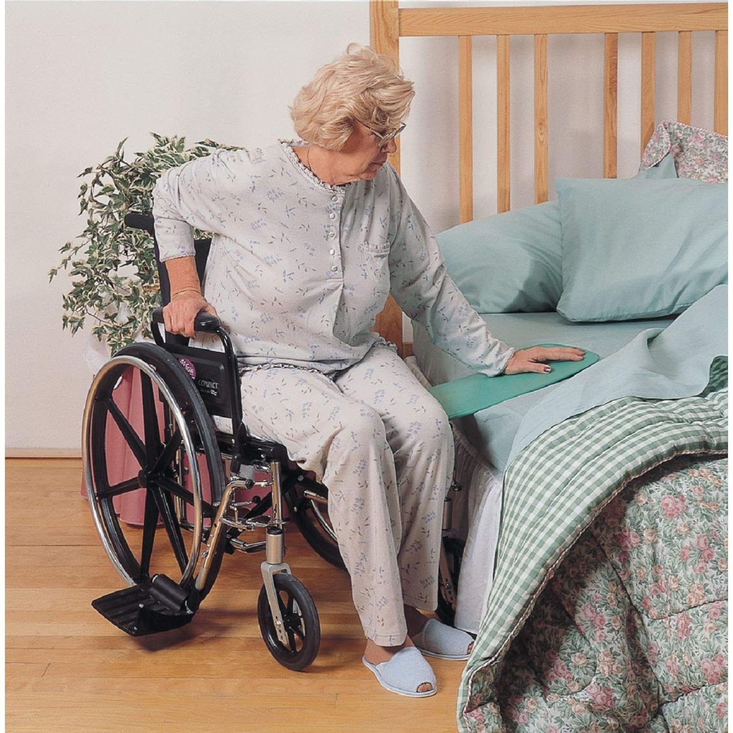 Curved Transfer Board with Handles, 27-5/8" Reinforced Plastic, 336 lbs. Capacity L558730