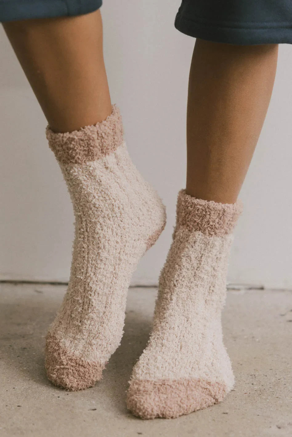 Fuzzy Contrast Socks in Tan F62094