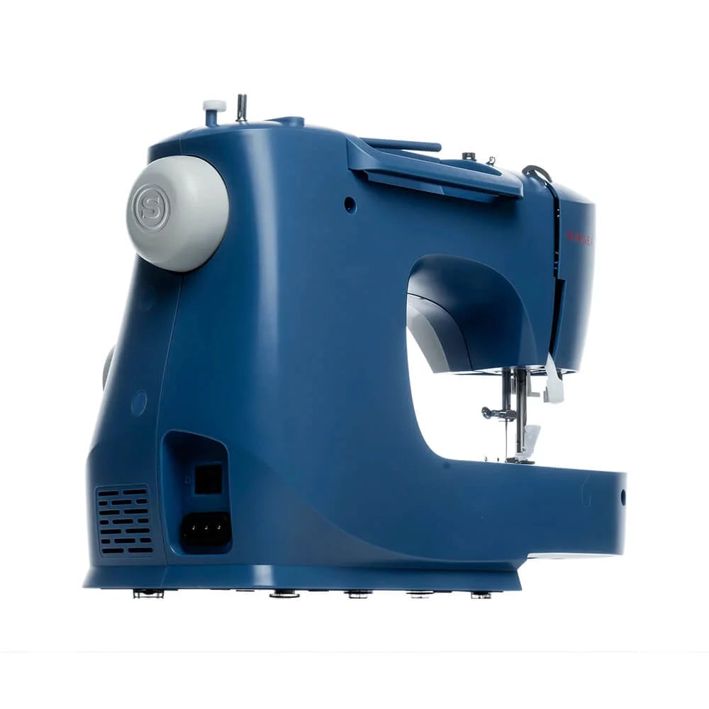 Refurbished Sewing Machine with Accessories O5282
